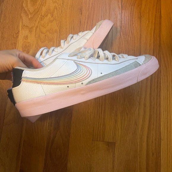 Nike shoes - Picture 2 of 6